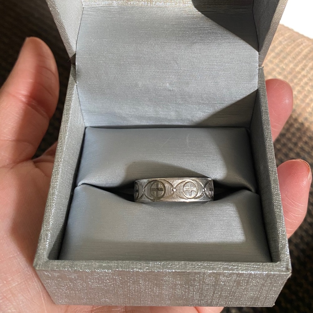Authentic Zales Men’s Diamond Cut Silver Band